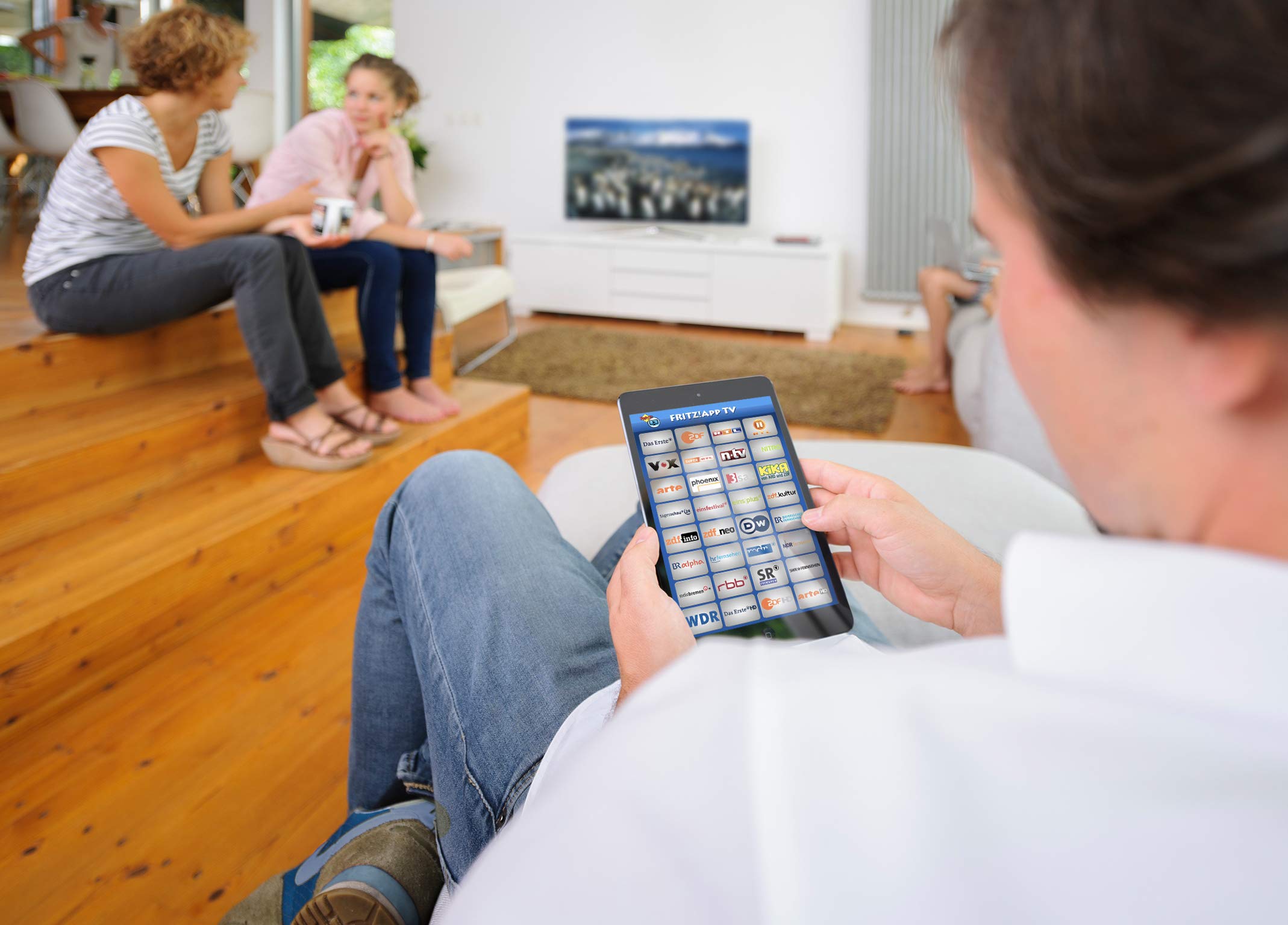 AVM FRITZ!WLAN Repeater DVB-C (Dual-Tuner für Kabel-TV (DVB-C), WLAN AC + N bis zu 1.300 MBit/s (5 GHz) + 450MBit/s (2,4 GHz)), weiß, deutschsprachige Version